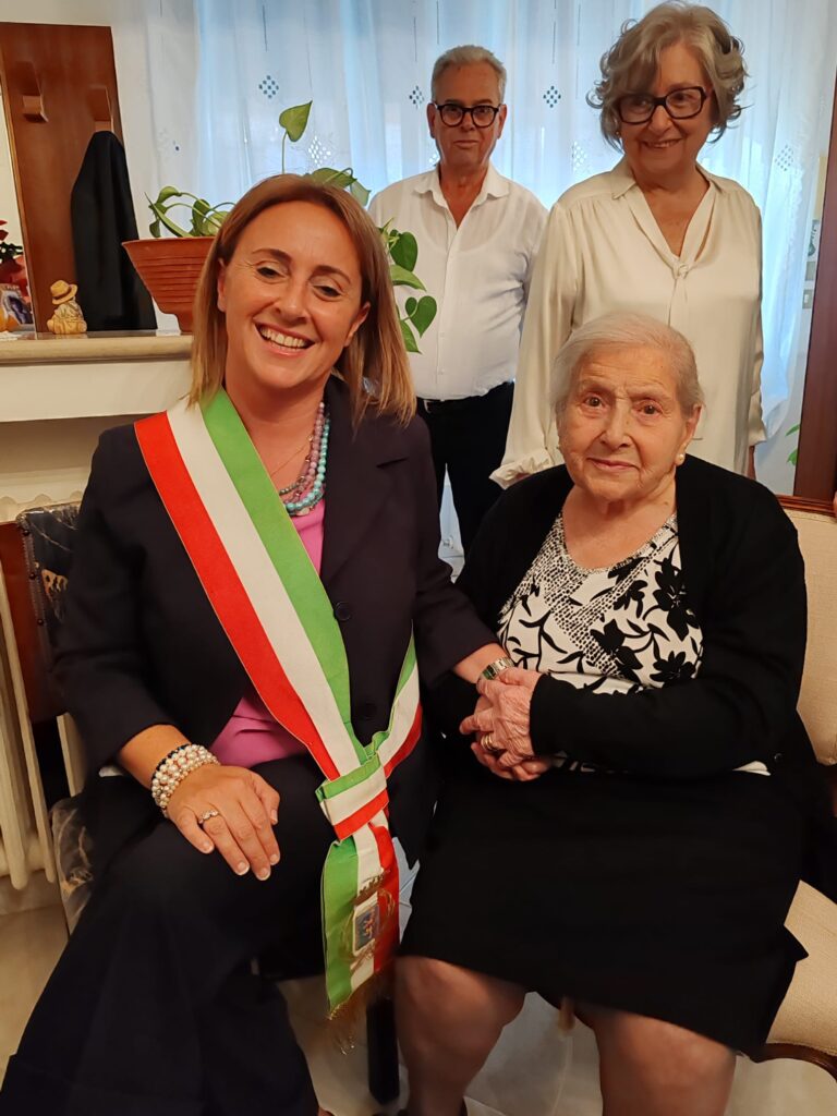 I cento anni di Filomena Girondino. Sindaco Bruno: “Un esempio di madre e moglie amorevole”