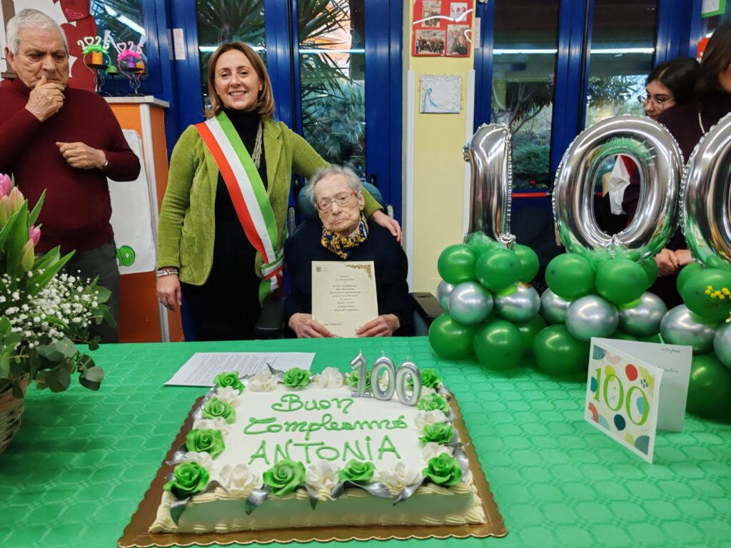 Nonna Antonia, auguri alla prima centenaria del 2025!